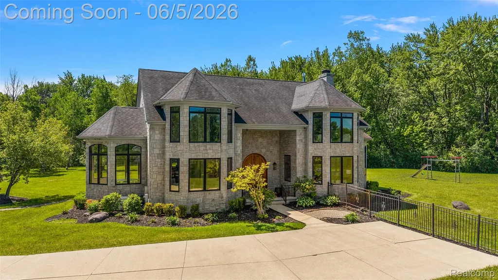 62502 Wayfaring Road Ray Township MI 48096