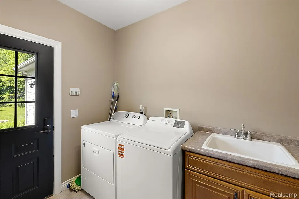 62502 Wayfaring Road Ray Township MI 48096