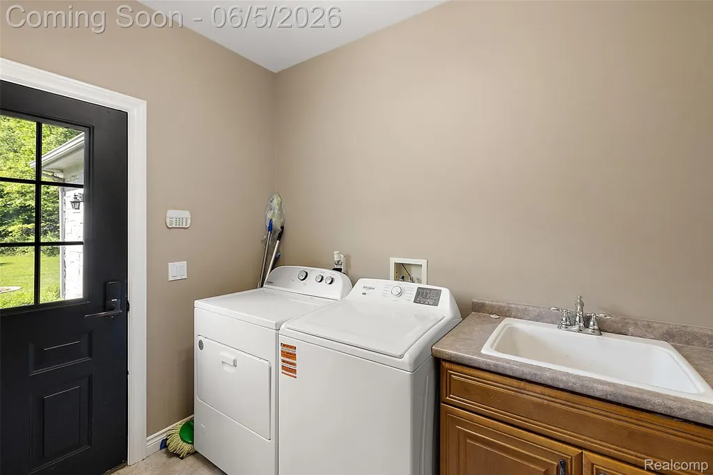 62502 Wayfaring Road Ray Township MI 48096