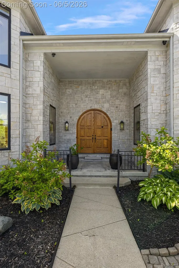 62502 Wayfaring Road Ray Township MI 48096