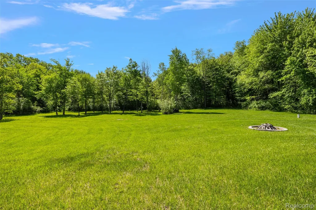 62502 Wayfaring Road Ray Township MI 48096