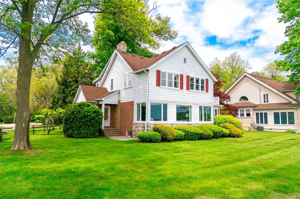 29863 East River Road Grosse Ile Township MI 48138
