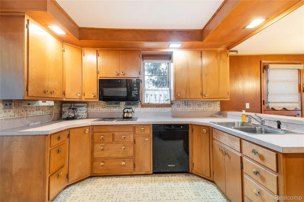 29863 East River Road Grosse Ile Township MI 48138