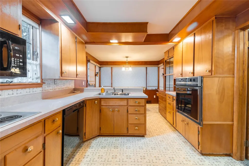 29863 East River Road Grosse Ile Township MI 48138