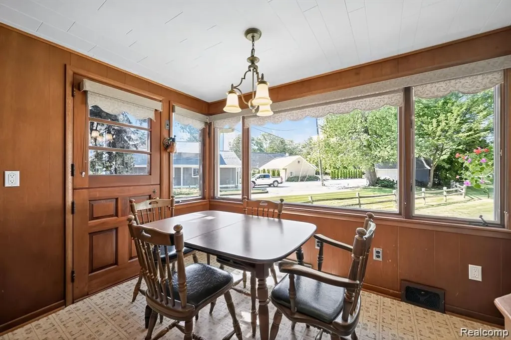 29863 East River Road Grosse Ile Township MI 48138