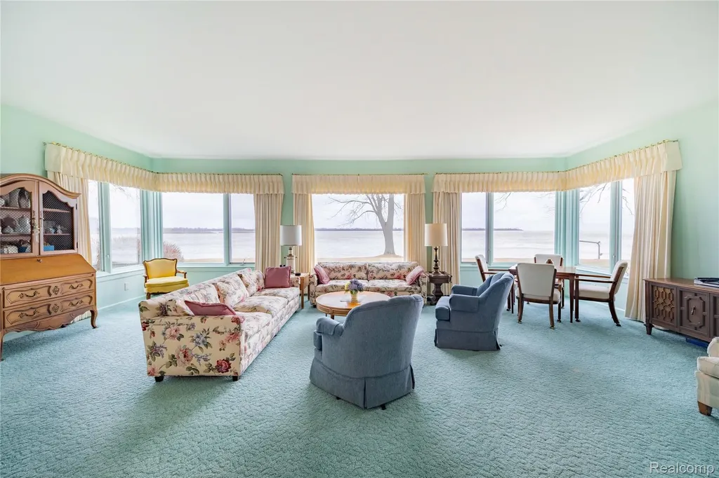 29863 East River Road Grosse Ile Township MI 48138