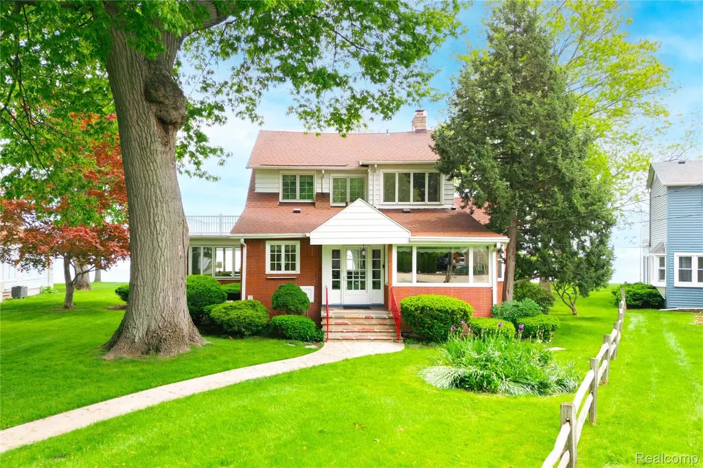 29863 East River Road Grosse Ile Township MI 48138