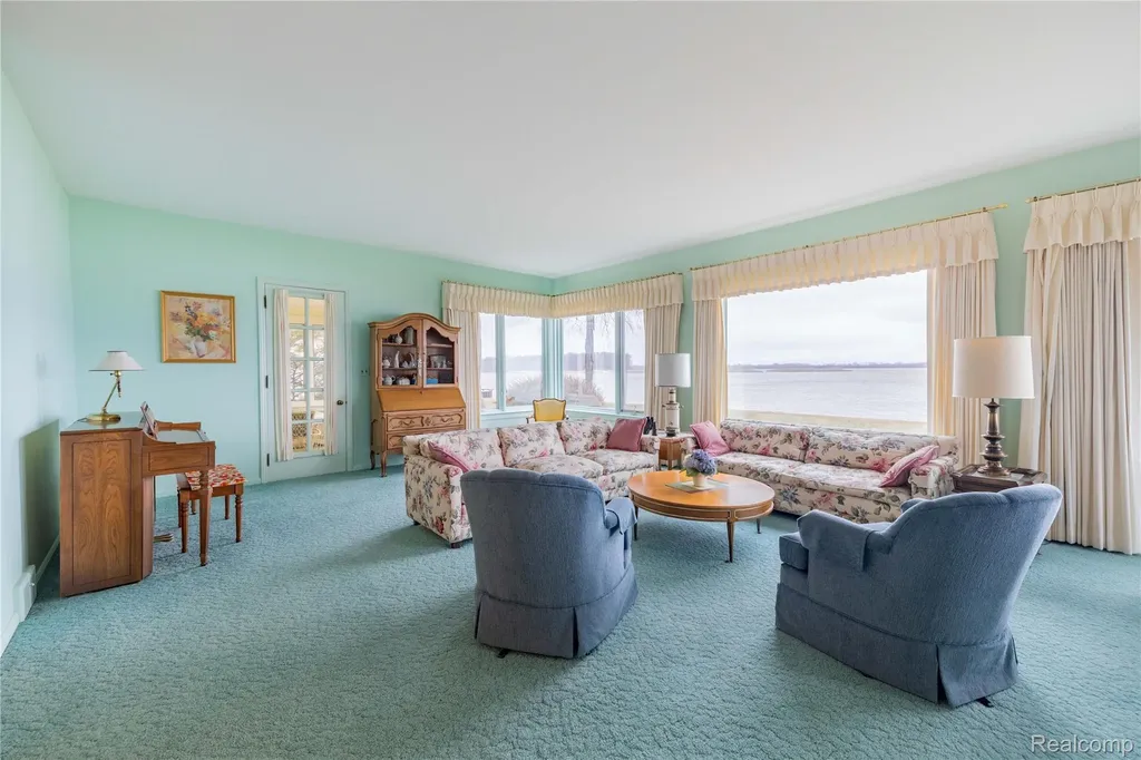 29863 East River Road Grosse Ile Township MI 48138