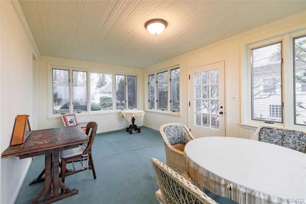 29863 East River Road Grosse Ile Township MI 48138