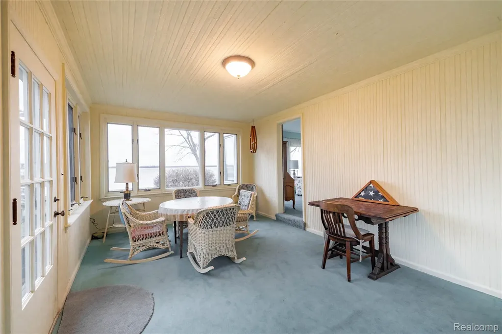 29863 East River Road Grosse Ile Township MI 48138