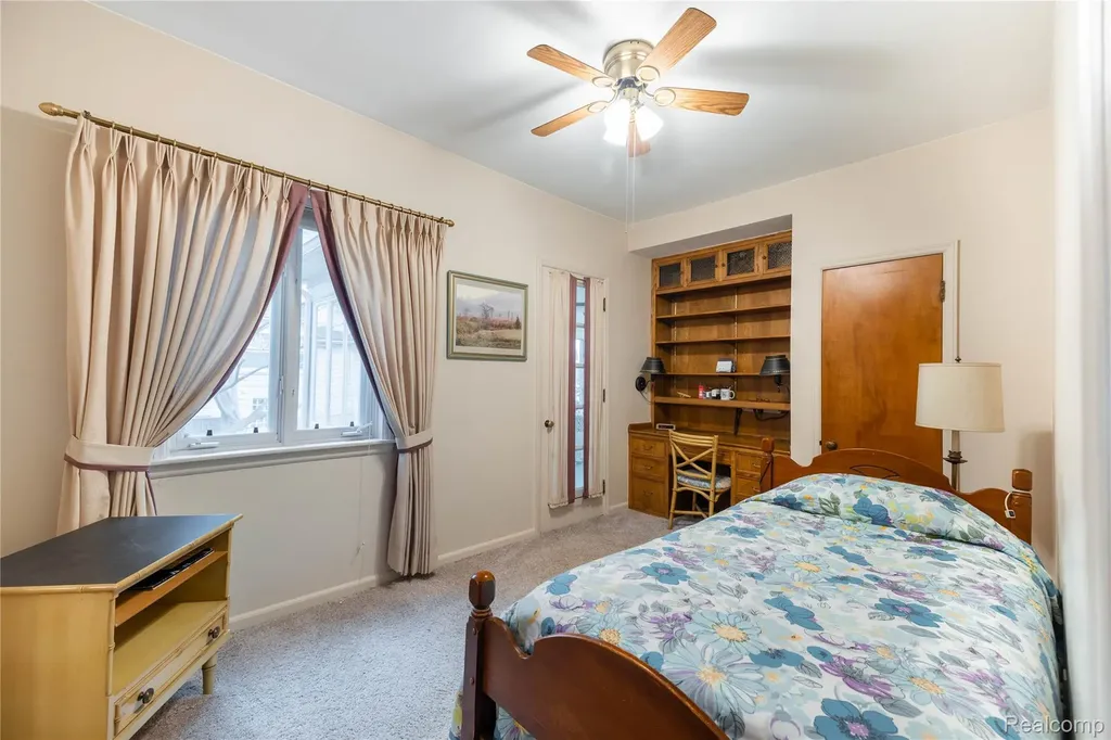29863 East River Road Grosse Ile Township MI 48138