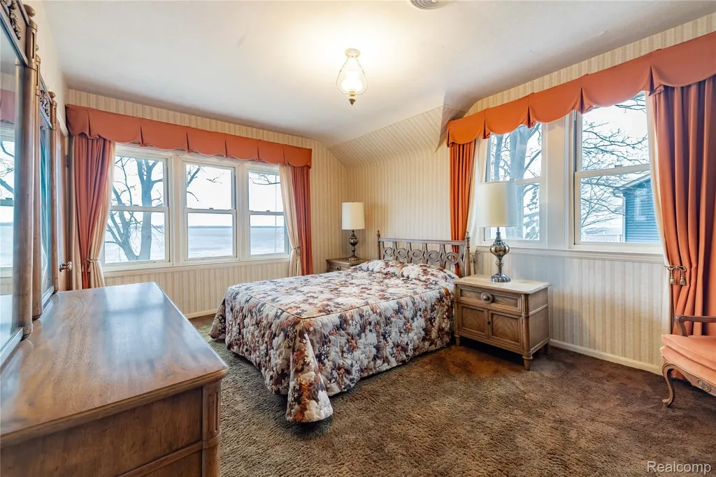 29863 East River Road Grosse Ile Township MI 48138