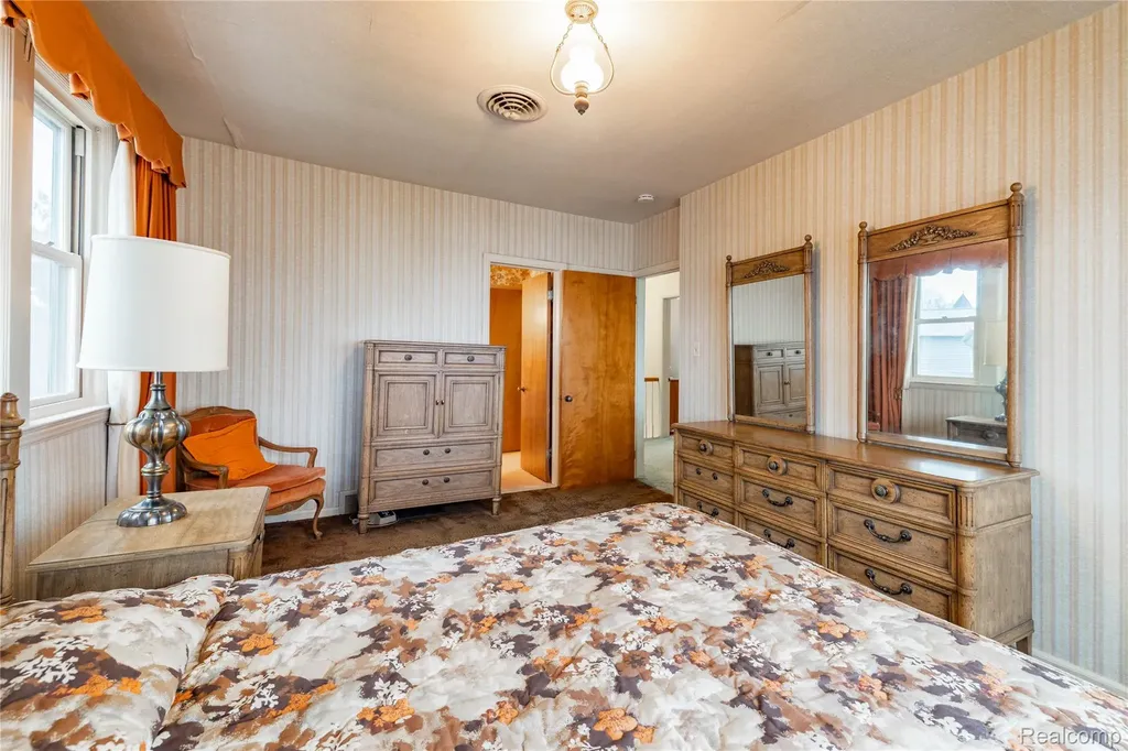 29863 East River Road Grosse Ile Township MI 48138