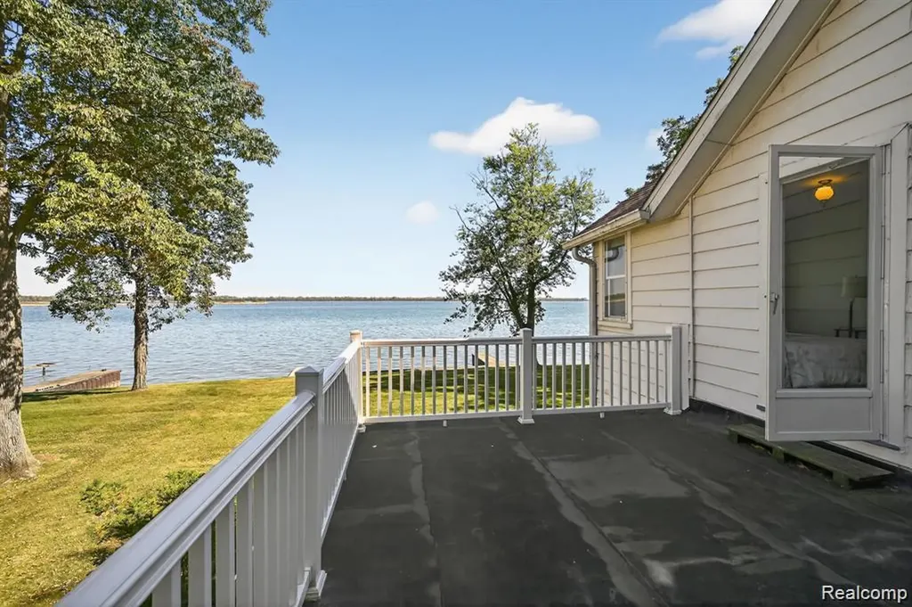 29863 East River Road Grosse Ile Township MI 48138