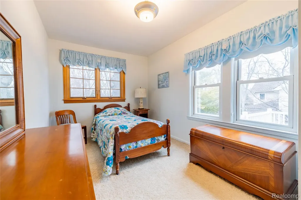 29863 East River Road Grosse Ile Township MI 48138