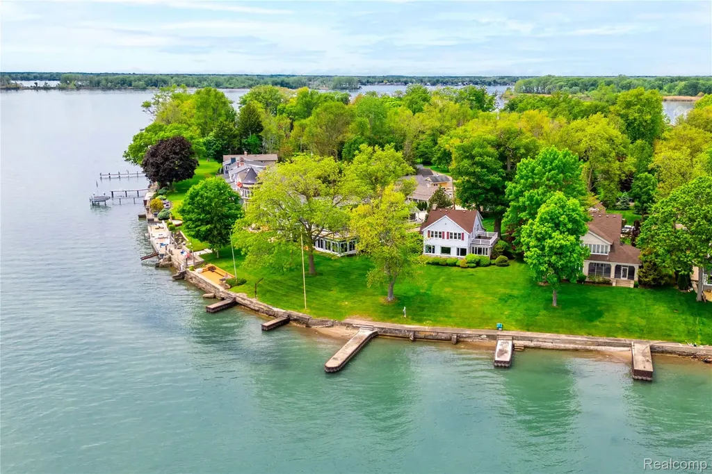 29863 East River Road Grosse Ile Township MI 48138