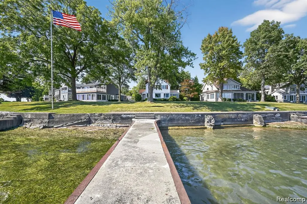 29863 East River Road Grosse Ile Township MI 48138