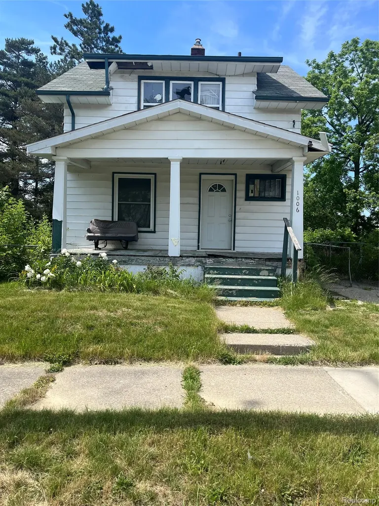 1006 W 8th Avenue Flint City MI 48504