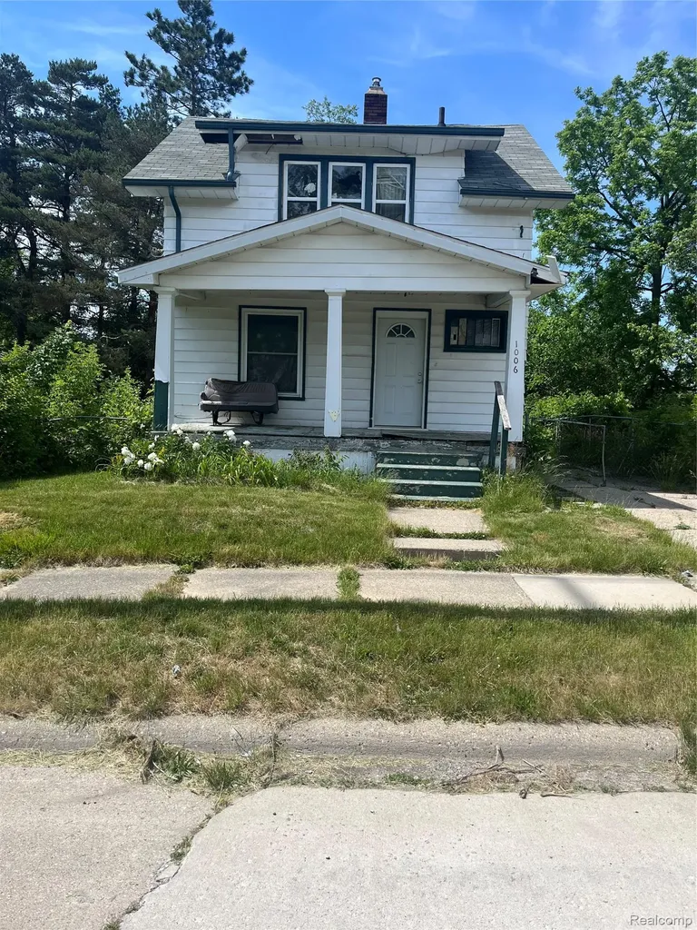 1006 W 8th Avenue Flint City MI 48504
