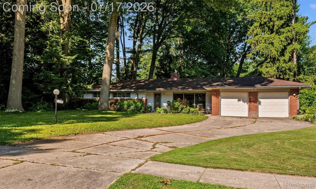 23251 Cass Avenue Farmington City MI 48335