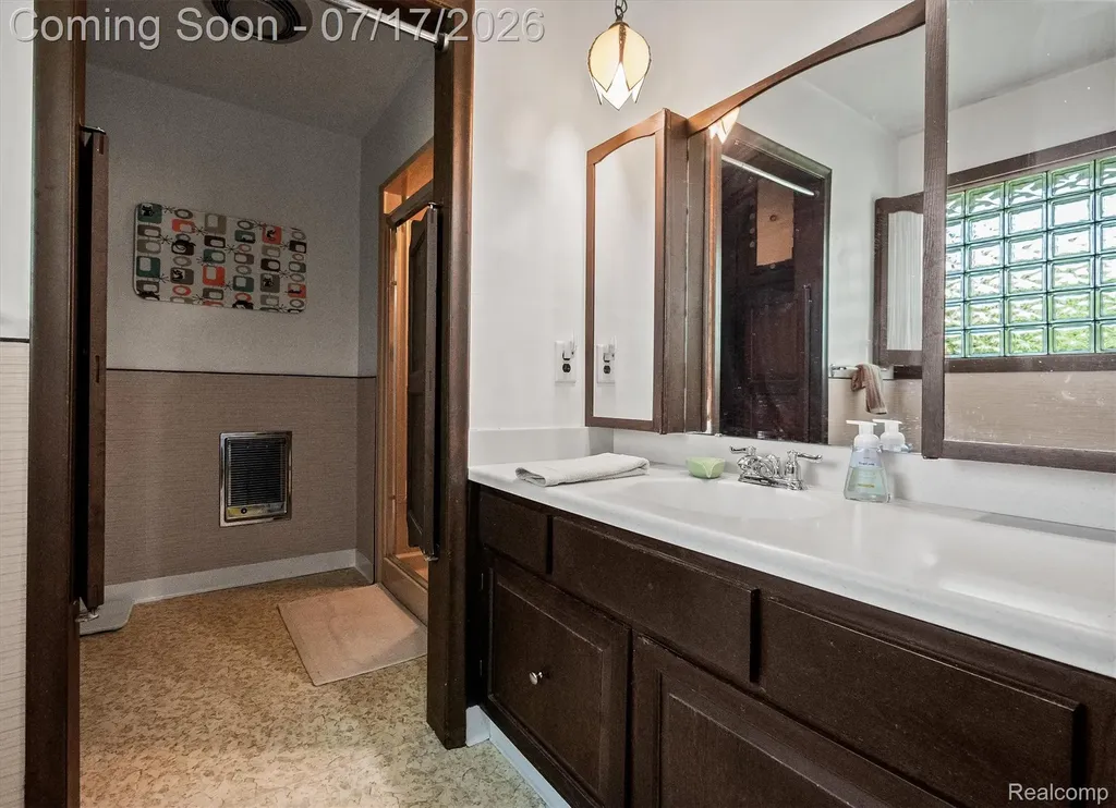 23251 Cass Avenue Farmington City MI 48335