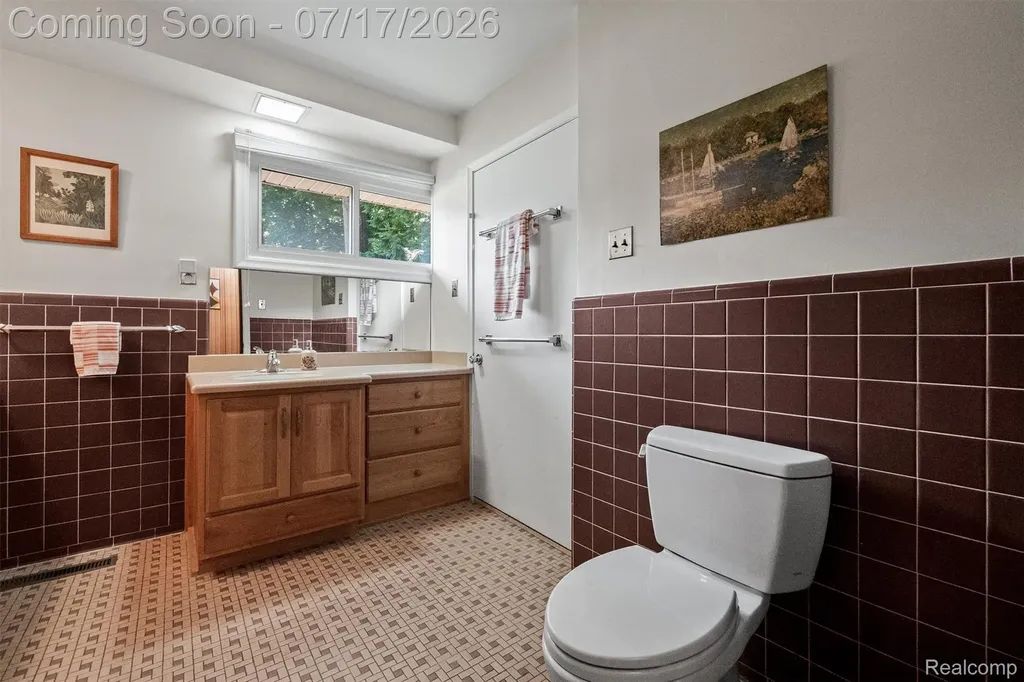 23251 Cass Avenue Farmington City MI 48335
