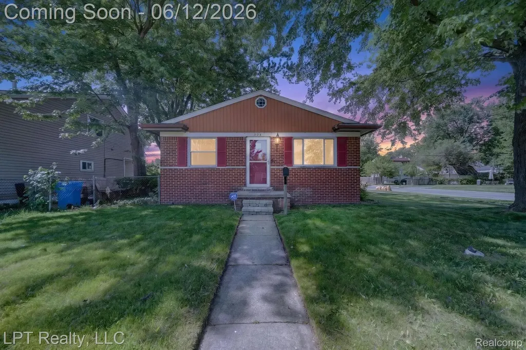 806 E Barrett Avenue Madison Heights City MI 48071