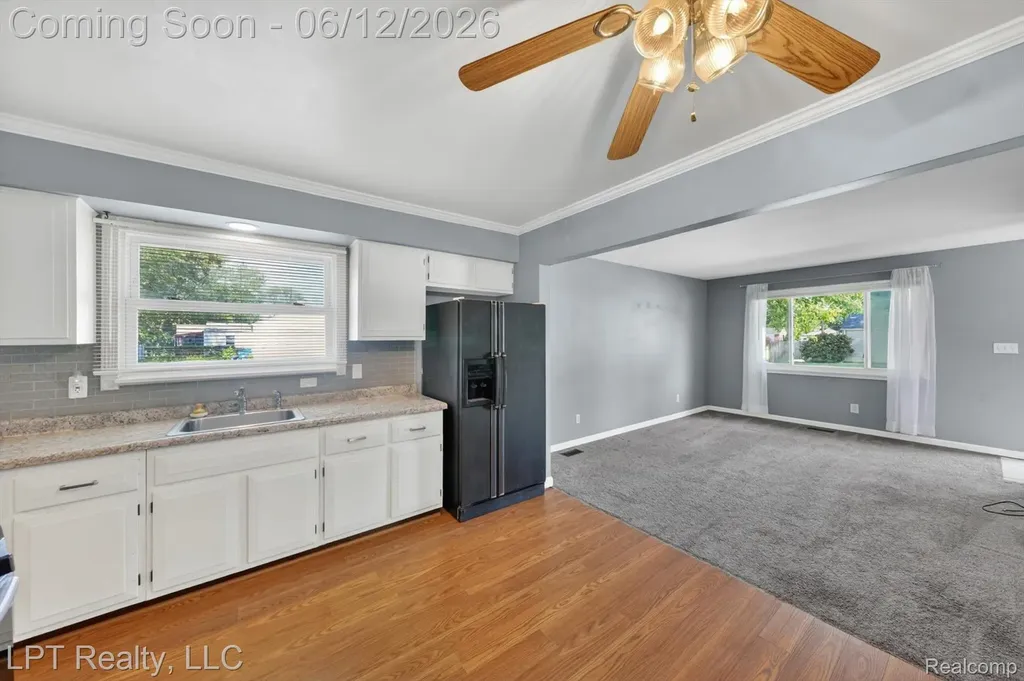 806 E Barrett Avenue Madison Heights City MI 48071