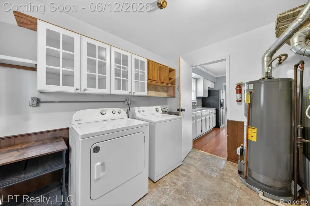 806 E Barrett Avenue Madison Heights City MI 48071