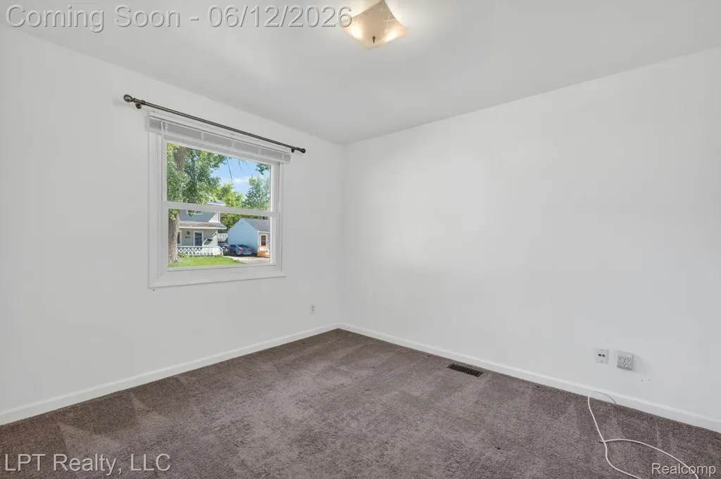 806 E Barrett Avenue Madison Heights City MI 48071
