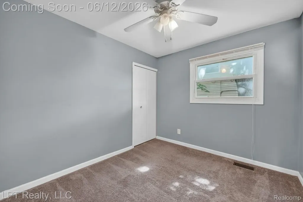 806 E Barrett Avenue Madison Heights City MI 48071