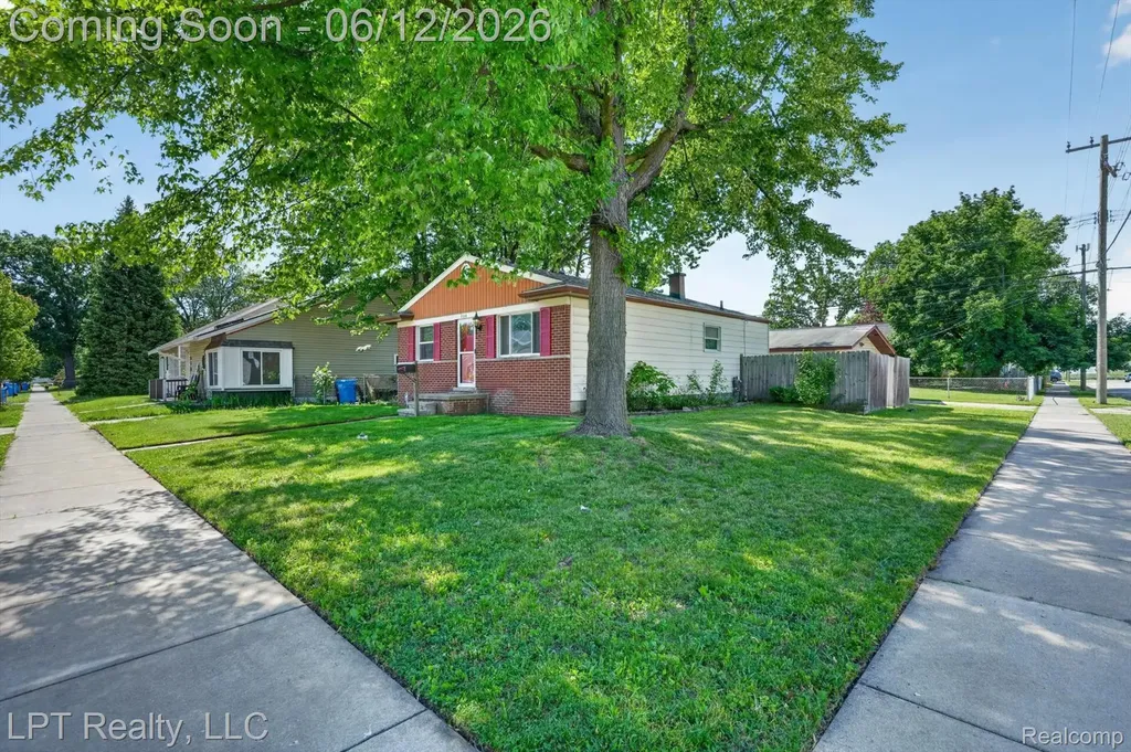 806 E Barrett Avenue Madison Heights City MI 48071