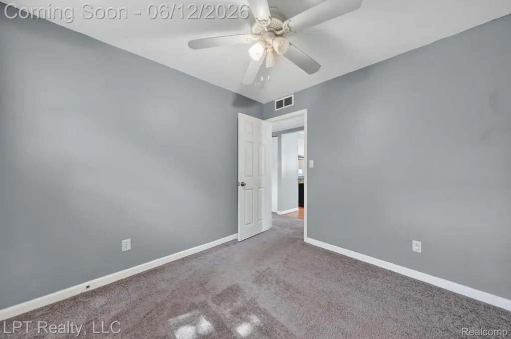 806 E Barrett Avenue Madison Heights City MI 48071