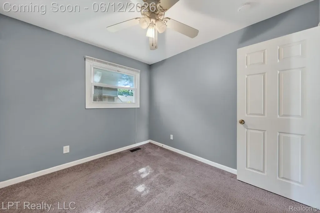 806 E Barrett Avenue Madison Heights City MI 48071