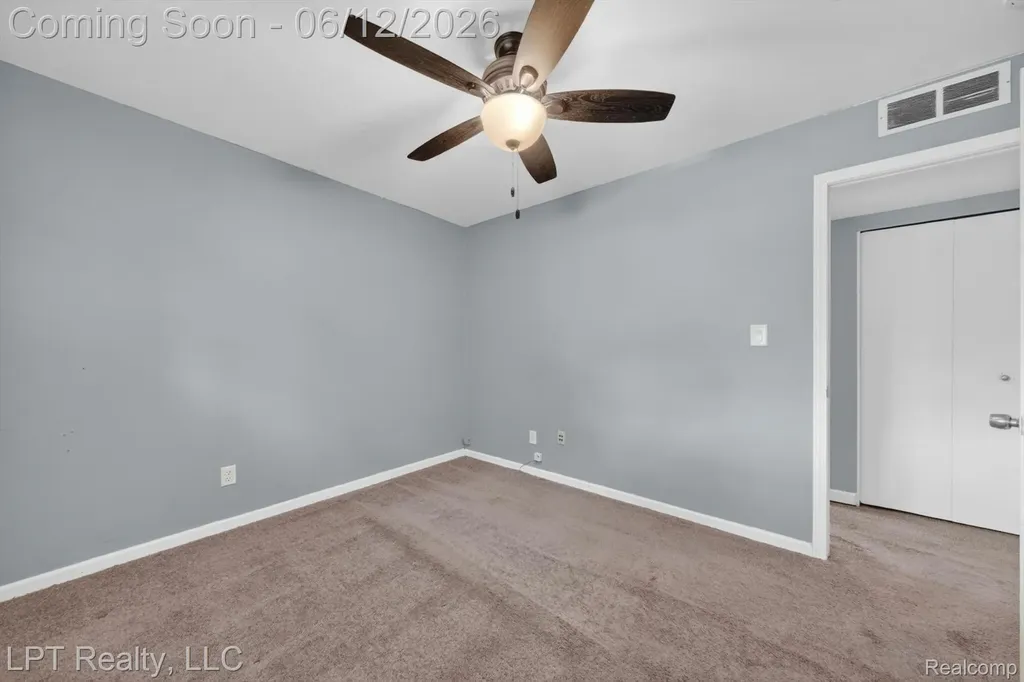 806 E Barrett Avenue Madison Heights City MI 48071