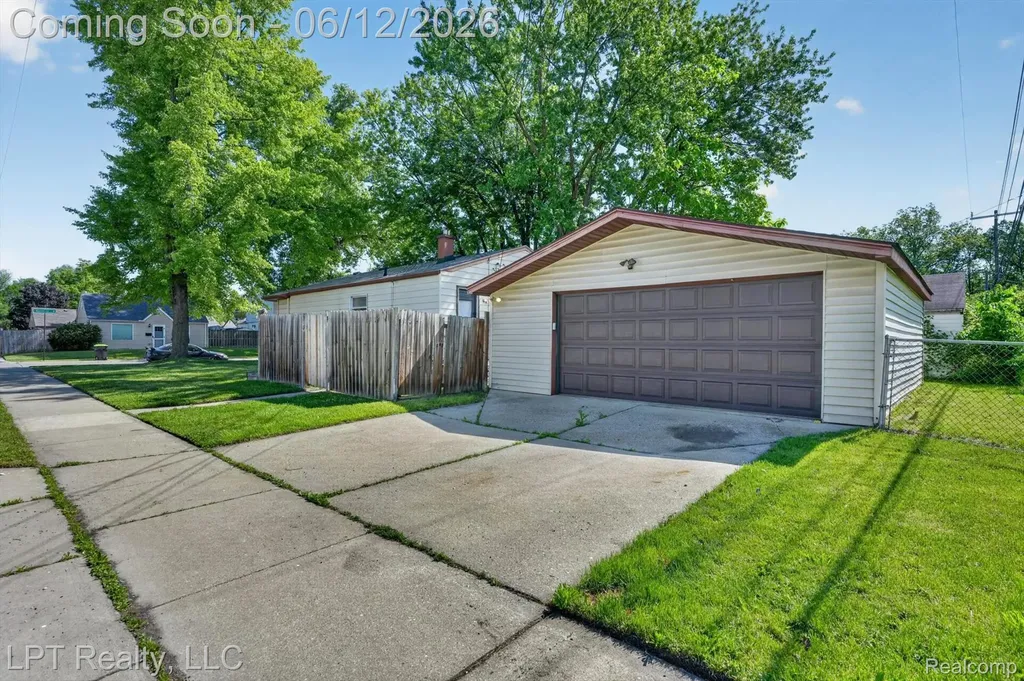 806 E Barrett Avenue Madison Heights City MI 48071