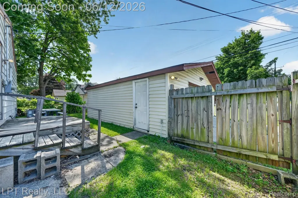 806 E Barrett Avenue Madison Heights City MI 48071