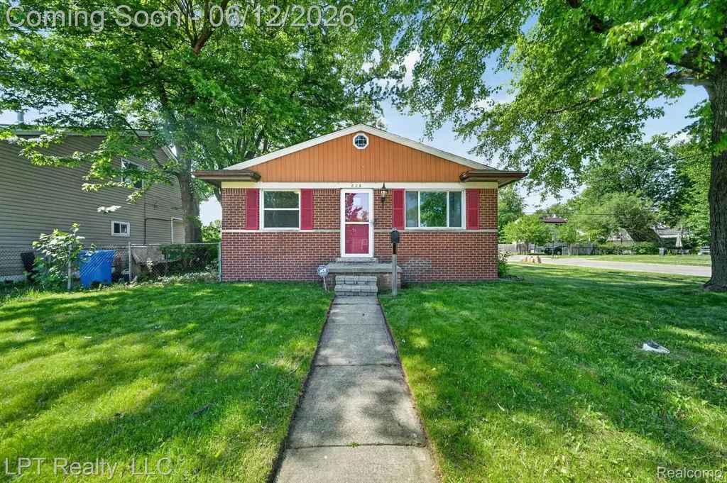 806 E Barrett Avenue Madison Heights City MI 48071