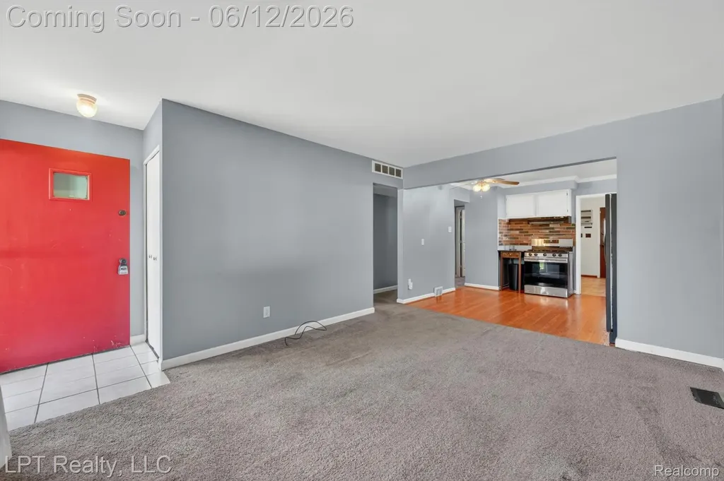806 E Barrett Avenue Madison Heights City MI 48071
