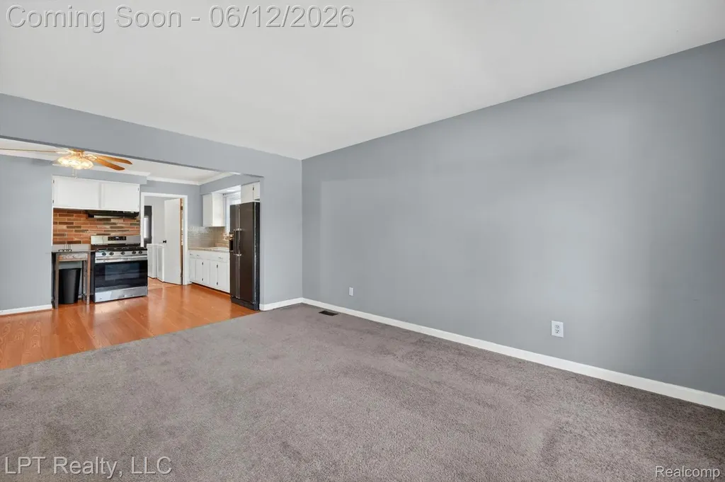 806 E Barrett Avenue Madison Heights City MI 48071