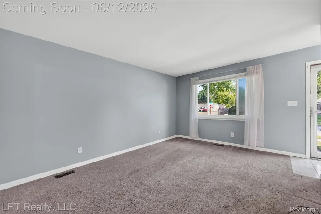 806 E Barrett Avenue Madison Heights City MI 48071