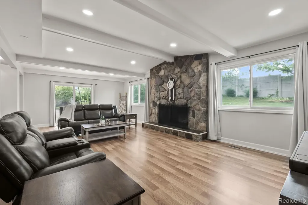 1916 Squirrel Valley Drive Bloomfield Hills City MI 48304
