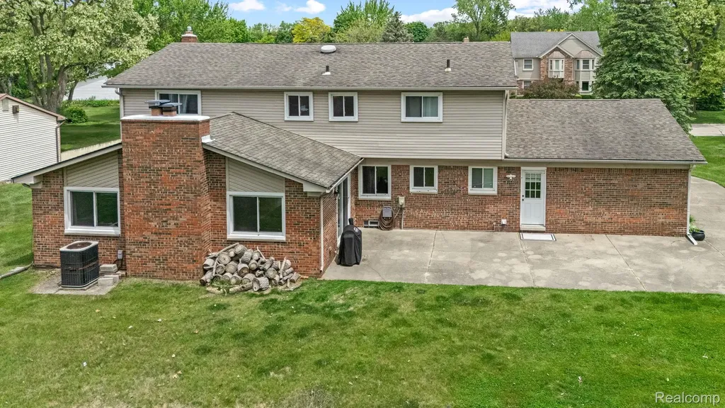 1916 Squirrel Valley Drive Bloomfield Hills City MI 48304