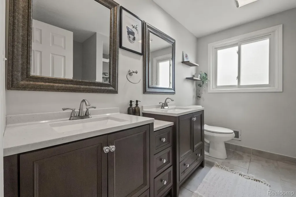 1916 Squirrel Valley Drive Bloomfield Hills City MI 48304