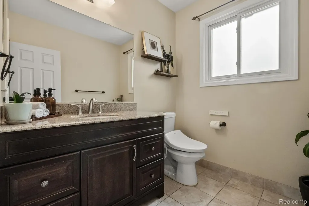 1916 Squirrel Valley Drive Bloomfield Hills City MI 48304