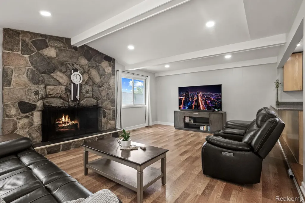 1916 Squirrel Valley Drive Bloomfield Hills City MI 48304