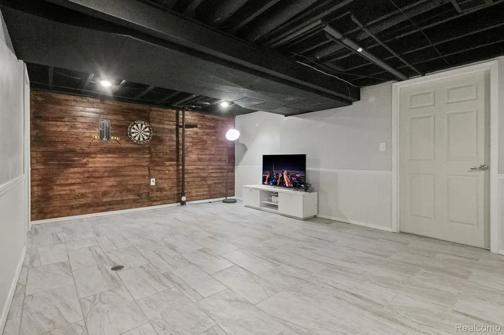 1916 Squirrel Valley Drive Bloomfield Hills City MI 48304