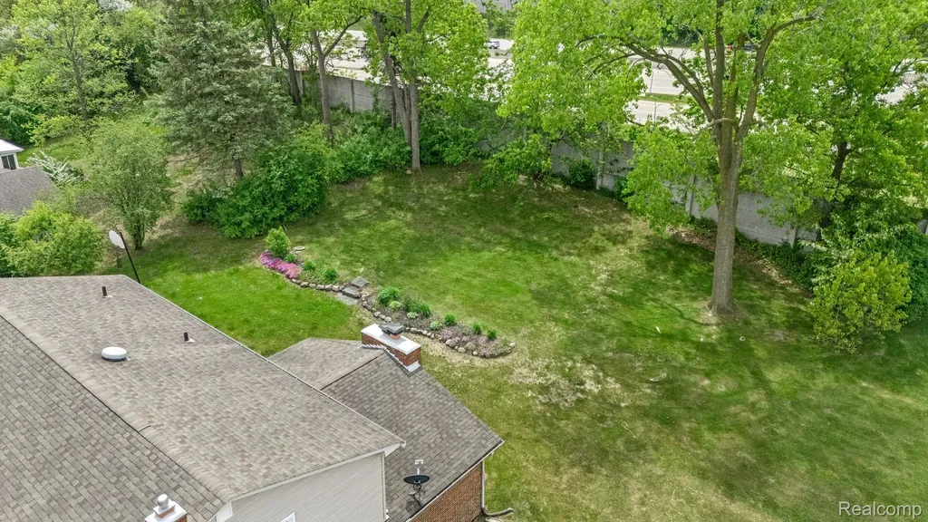 1916 Squirrel Valley Drive Bloomfield Hills City MI 48304