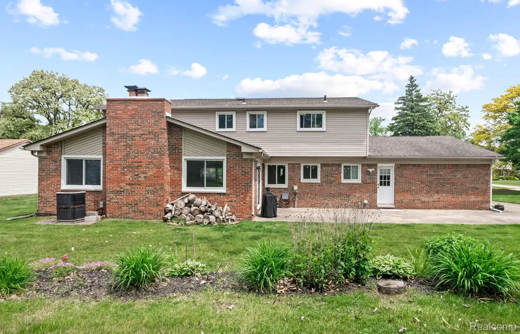 1916 Squirrel Valley Drive Bloomfield Hills City MI 48304