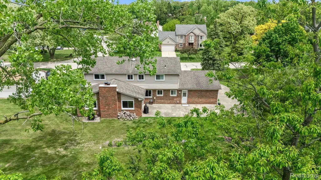 1916 Squirrel Valley Drive Bloomfield Hills City MI 48304